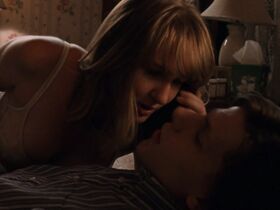 Хэлли Фейффер секси – Кальмар и кит (2005) #3