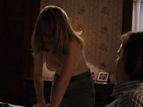 Хэлли Фейффер секси – Кальмар и кит (2005) #6