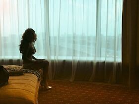 Ирина Ходюш голая – Кусок космического льда (2017)