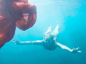 Ирина Ходюш голая – Кусок космического льда (2017) #2