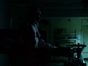 Женевьев О’Рейли голая – Сбой s02e01-03 (2017) #6