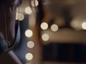 Джэми Ли секси – По друзьям s02e01 (2017) #2