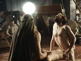 Франциска Холичке голая – Вавилон-Берлин s01 (2017)