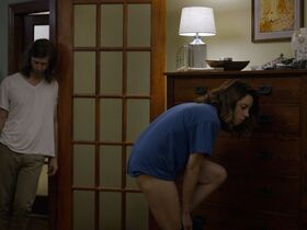 Обри Плаза секси – Передышка s02e01 (2017) #2