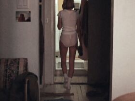 Аннабелль Декстер-Джонс секси – Сесиль на телефоне (2017) #6