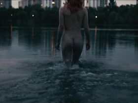 Элиза Шлотт голая – Чужая дочь (2017) #1
