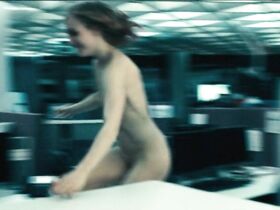 Элиза Шлотт голая – Чужая дочь (2017) #3