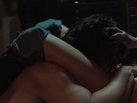 Эмили Риос секси – Снегопад s01E07 (2017) #5