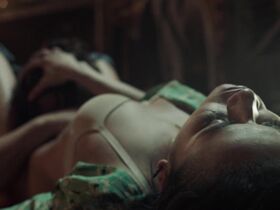 Эмили Риос секси – Снегопад s01E07 (2017) #6