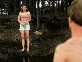 Лена Кленке секси – Восемь дней s01e06 (2018) #2