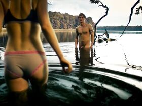 Лена Кленке секси – Восемь дней s01e06 (2018) #4