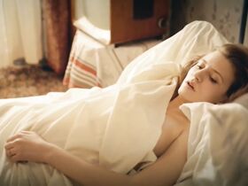 Клеа Иден голая – Чужая кожа (2018) #4