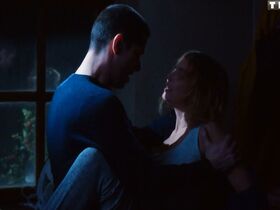 Клер Кейм секси – Вне подозрений s01 (2018) #5