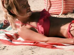 Элисон Уолкер голая – Жаркий поцелуй (2018) #8