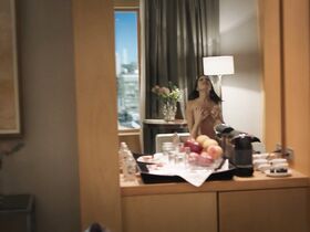 Паулина Гайтан секси – Страж Дьявола s01e05 (2018) #3