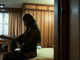 Паулина Гайтан секси – Страж Дьявола s01e05 (2018) #8