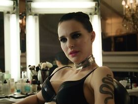 Натали Портман секси – Вокс люкс (2018)