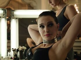 Натали Портман секси – Вокс люкс (2018) #6