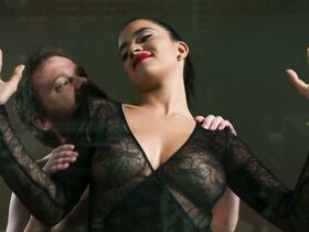 Паулина Гайтан секси – Страж Дьявола s01e06 (2018)