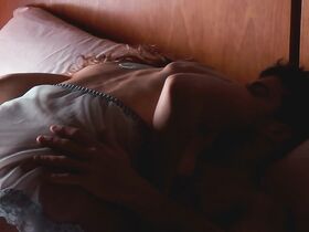 Фрида Шоу секси – Горячие штучки (2018) #8