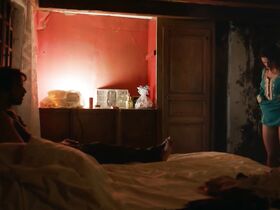 Лола Кретон секси – Чужая кожа (2018) #3