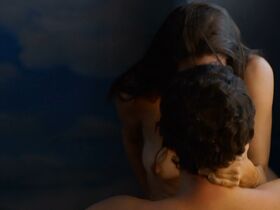 Рафаэла Манделли голая – Близость между незнакомцами (2018) #15