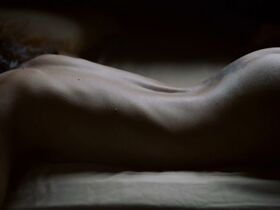 Рафаэла Манделли голая – Близость между незнакомцами (2018) #16