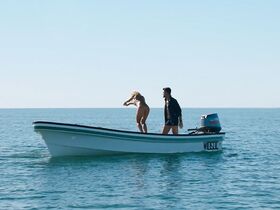 Эльза Патаки голая – Прибрежная зона s01e01-08 (2018) #10