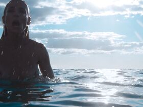 Эльза Патаки голая – Прибрежная зона s01e01-08 (2018) #11