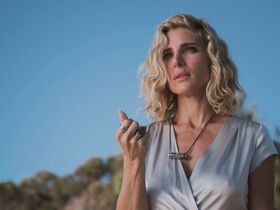 Эльза Патаки голая – Прибрежная зона s01e01-08 (2018) #2