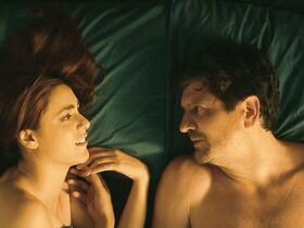 Мириам Леоне голая – Спрячь бабушку в холодильнике (2018) #2