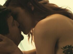 Мириам Леоне голая – Спрячь бабушку в холодильнике (2018) #3