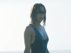 Аура Гарридо секси – Соло (2018) #8