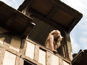 Адель Энель голая – Один король — одна Франция (2018) #4