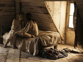 Адель Энель голая – Один король — одна Франция (2018) #6