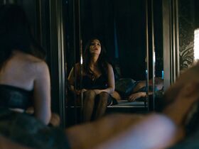 Яннина Эрфаны-Фар секси – Берлинские легавые s01e09 (2018) #5