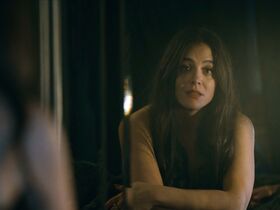 Яннина Эрфаны-Фар секси – Берлинские легавые s01e09 (2018) #6