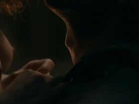 Софи Скелтон голая – Чужестранка s04e08 (2018) #4