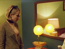 Эмма Робертс секси – Время дня (2018) #6