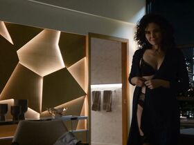 Рейко Эйлсворт секси – Булл s03e13 (2018)