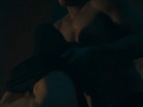 Лиз Солари голая – Оцепеневший: На краю конца (2018) #5