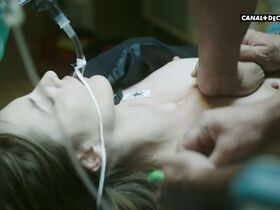 Луиз Бургуэн голая – Гиппократ s01e04, e07 (2018) #2