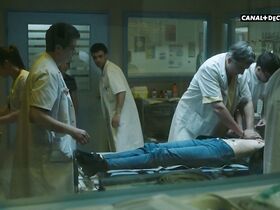 Луиз Бургуэн голая – Гиппократ s01e04, e07 (2018) #3