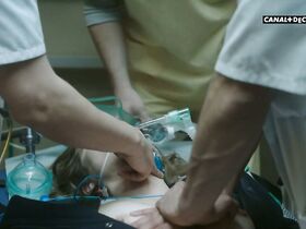 Луиз Бургуэн голая – Гиппократ s01e04, e07 (2018) #4