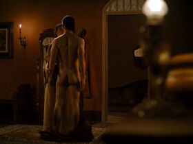 Улли Триани секси – Гриссе s01e05 (2018) #2