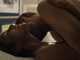 Ханна Уэр секси – Первые s01e04 (2018) #2