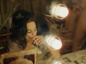 Летисия Бредисе голая – Музей (2018) #5