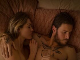 Аннабелл Стивенсон секси – Прибрежная зона s01e01-03-05 (2018)