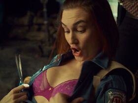 Кэтерин Баррелл секси – Вайнона Эрп s03e10 (2018)