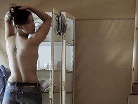 Магдалена Вечорек голая – Будь готов! (2018)